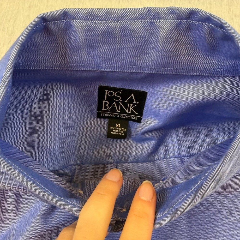 Jos A Bank Travelers Collection Mens XL Blue Herringbone Button Down Shirt - Picture 3 of 3